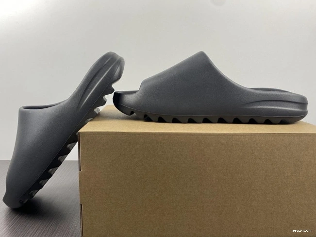 Adidas HQ6448 Slide Yeezy Onyx 0918